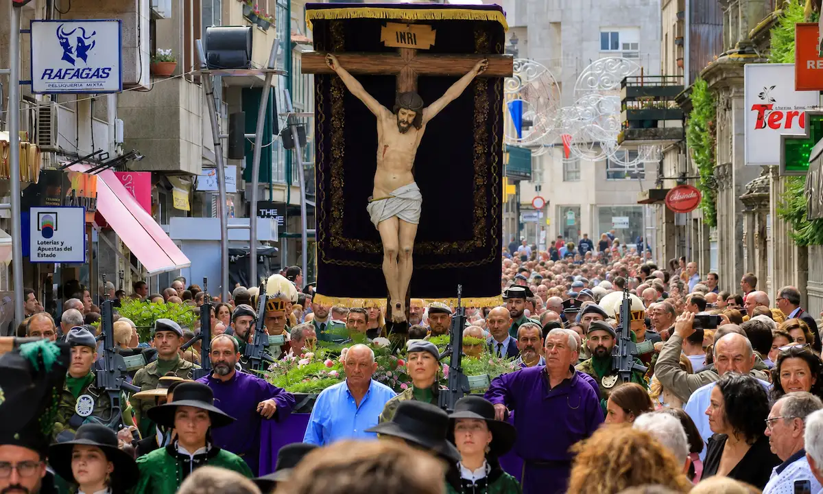 Procesión del Santísimo Cristo de la Agonía por las calles de O Porriño